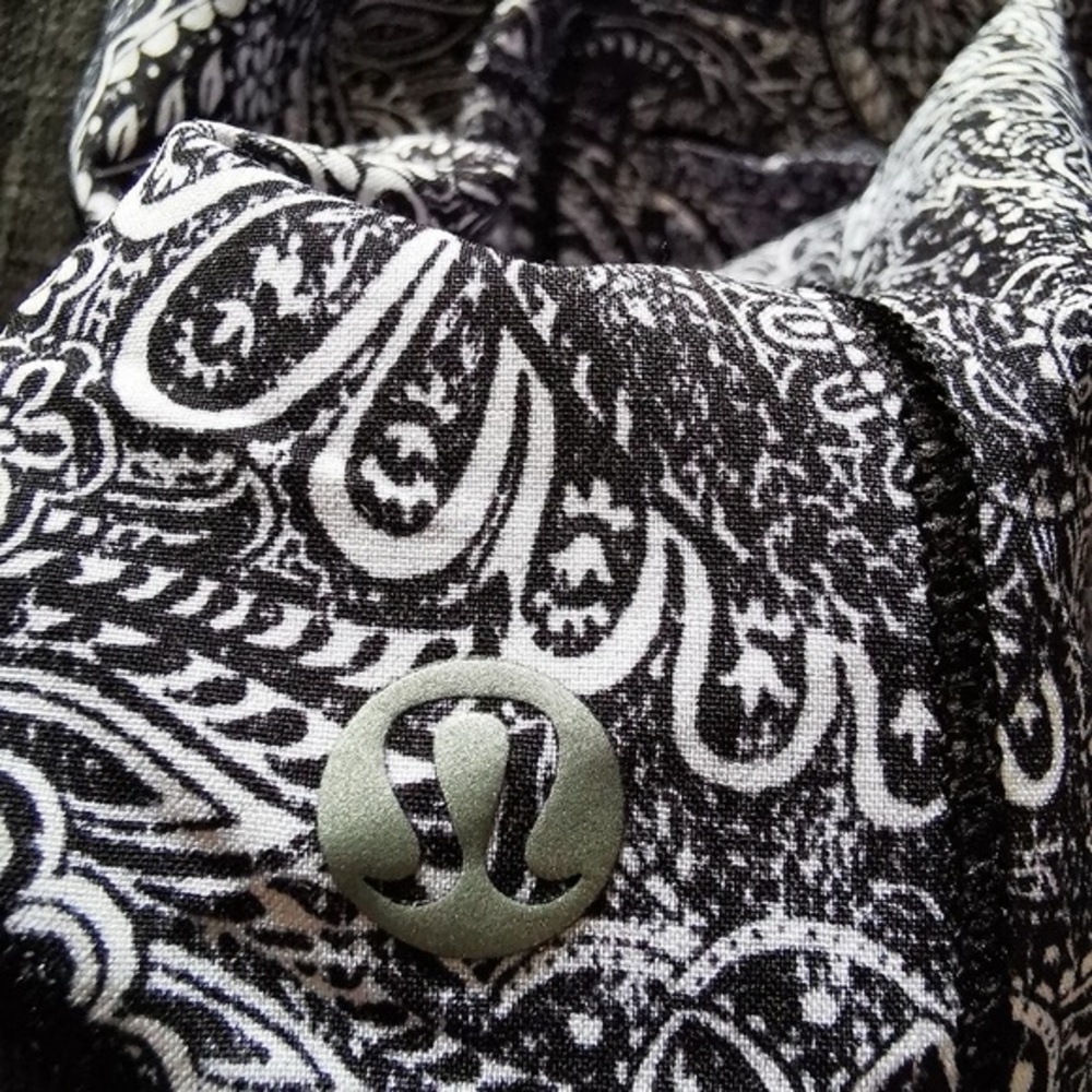 Lululemon Hotty Hot Short (Long)Mini Antique Paisley White Black / Black size 8 - Picture 9 of 10